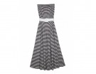 Fa parte della capsule collection “Carnaby Street”, l’abito a righe con cintura