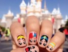 Stile cartoon per la manicure con le principesse Disney