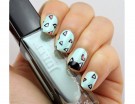 Triangolini colorati e gatto nero per l’accent manicure