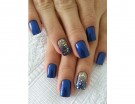 Accent manicure luminosa per la nail art blu