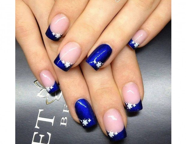 French manicure con dettagli luminosi