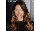 Chi ha detto che l’écaille sia ottenibile solo con base chiara?  Jessica ha optato per delle ciocche miele con base castana