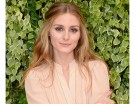 Olivia sfoggia un perfetto écaille di tendenza