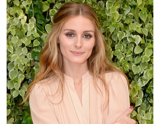 Olivia sfoggia un perfetto écaille di tendenza