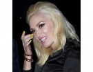 Gwen è da sempre esuberante nello stile e ci propone questo smalto giallo fluo
