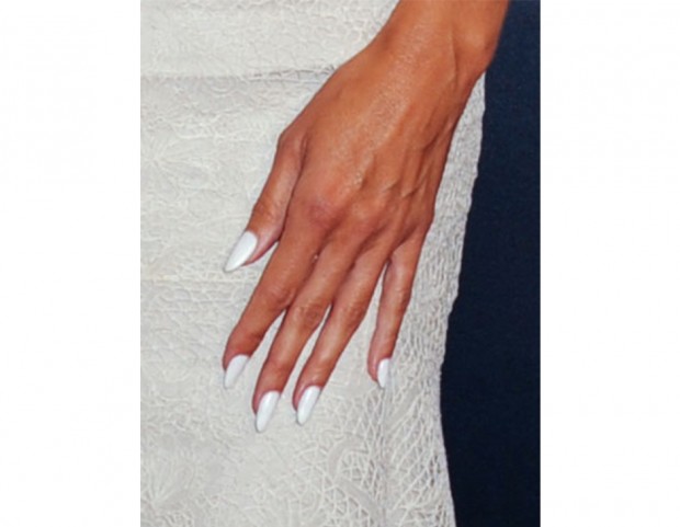 …ha sfoggiato una manicure bianco matte davvero bella su uno degli ultimi red carpet