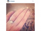 …come questa nail art “piumata”