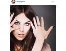 Alexa si diletta spesso a realizzare nail art pazzerelle