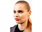 La ponytail con lunghezze ben pettinate e fissate