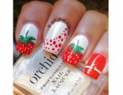 Manicure mix&match con fragole