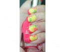French manicure colorata con frutta