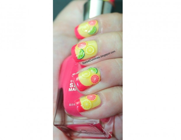 French manicure colorata con frutta