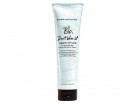 La prima crema leave-in, unica nel suo genere, che liscia i capelli crespi e dona loro volume per un look casual