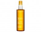 Un olio secco ad alta protezione UVA/UVB 30 che nutre e sublima la pelle e i capelli, avvolgendoli in un seducente profumo esotico