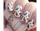 Effetto stamping per la nail art con gatti