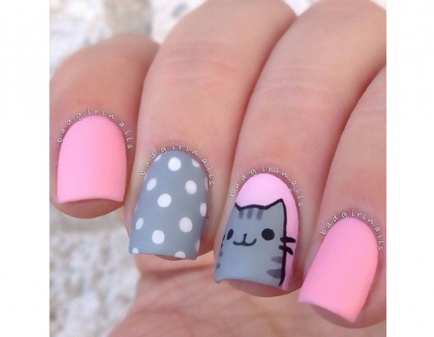 Il gatto Pusheen sull’anulare