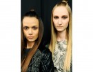 Il capello liscio, lungo e piastrato è protagonista su svariate catwalks