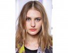 Taglio medio con riga centrale per la  modella di Etro
