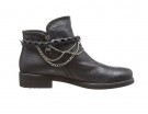 Dal mood rock con zip e catene