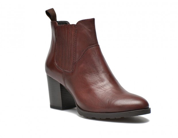 In pelle color marsala