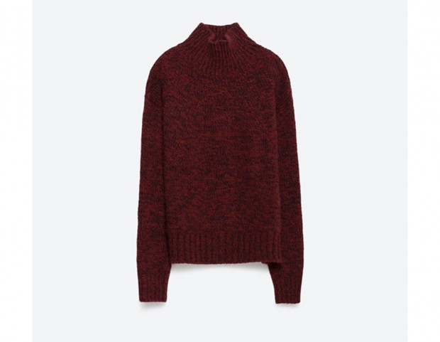 A collo alto, color bordeaux