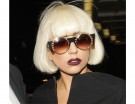 Lady Gaga sceglie un rossetto marrone scuro