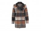 Cappotto con linea fit e scollo in pelle
