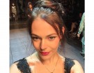 Chignon alto e morbido per Kinga Rajzak, modella D&G