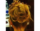 Chignon morbido con accessorio lussuoso