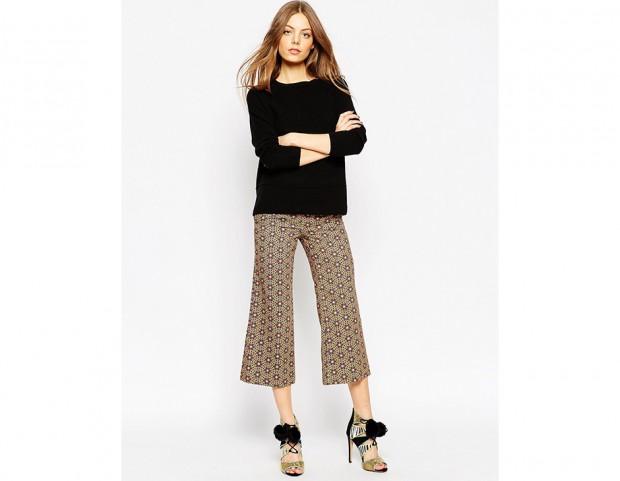 Pantaloni scampanati