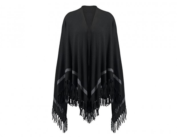 Total black con dettaglio leather