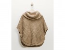 In maglia color crema