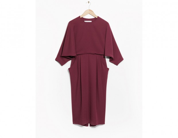 Tubino con scollo sulla schiena Tubino con scollo sulla schiena