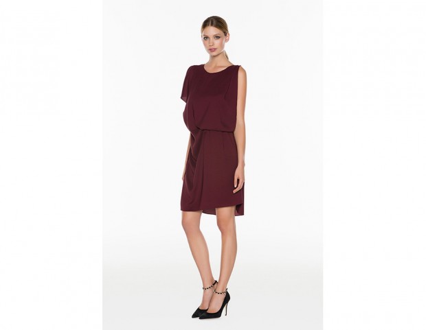 Abito con drappeggi Abito con drappeggi