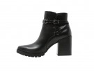 Ankle boots in pelle con fibbia