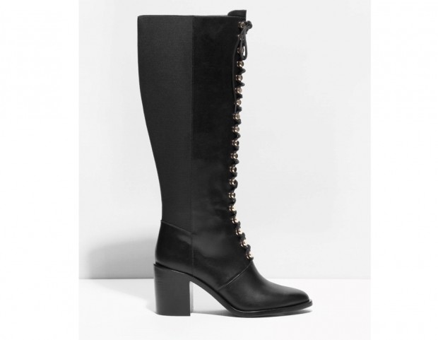 Modello lace-up con tacco