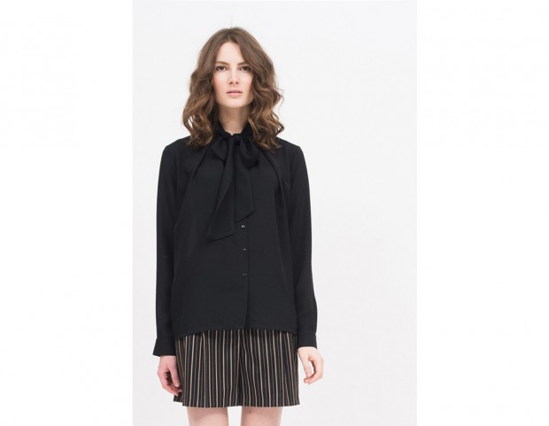 Camicia nera con fiocco Camicia nera con fiocco