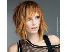 Lob (long bob) sfilato con ciuffo-frangia