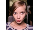 Trucco occhi grigio allungato