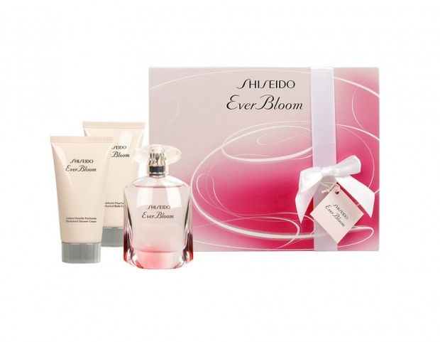 Profumo Ever Bloom, lozione corpo e showe gel nel cofanetto sui toni del rosa