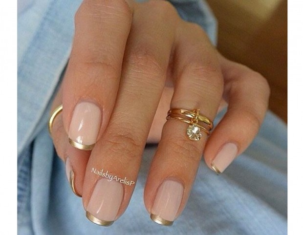 Delicata french manicure color oro