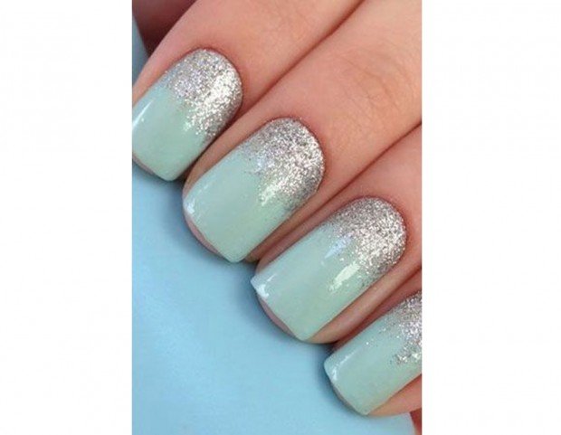 Dettagli glitter argentati sulla base color Tiffany