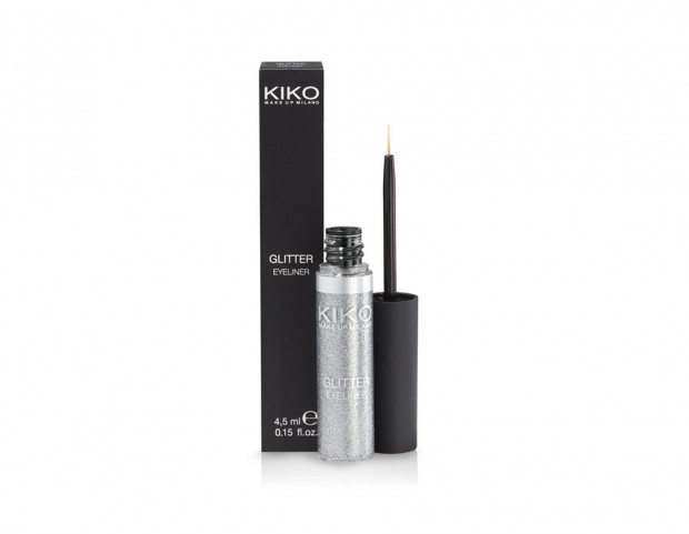 Scegli un eyeliner in glitter per un look sofisticato e preciso