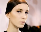 Il trucco occhi con glitter è adatto all’atmosfera festaiola e natalizia