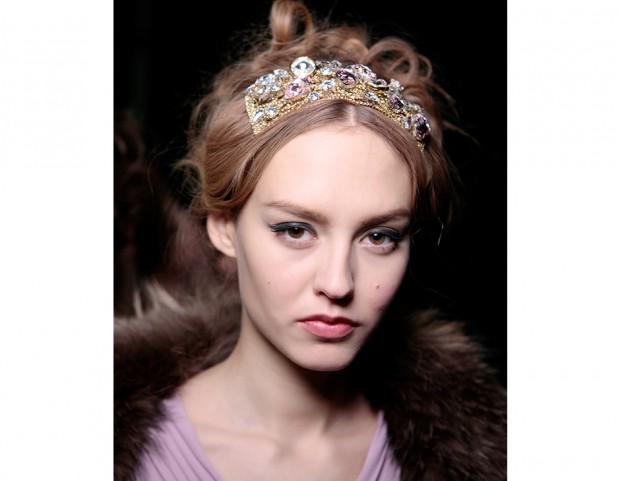 Acconciatura principesca con tiara