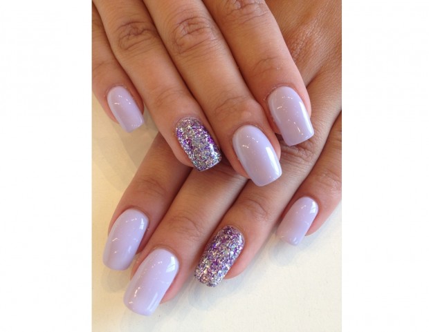 Accent manicure con glitter