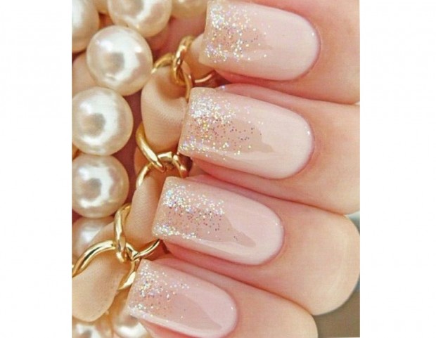 Delicati glitter su base nude