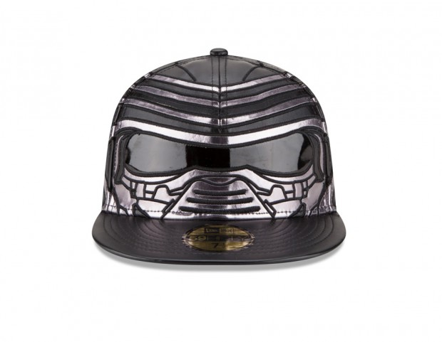 Cappello con visiera e dettagli “shiny”