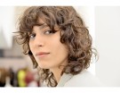 Bob mosso con frangia per capelli piatti che necessitano di volume e dinamicità