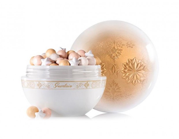 Perle illuminanti in una sfera che più natalizia non si può!